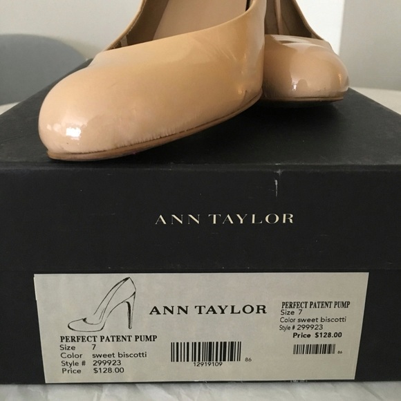 ANN TAYLOR Patent Pump in Beige - Picture 6 of 6